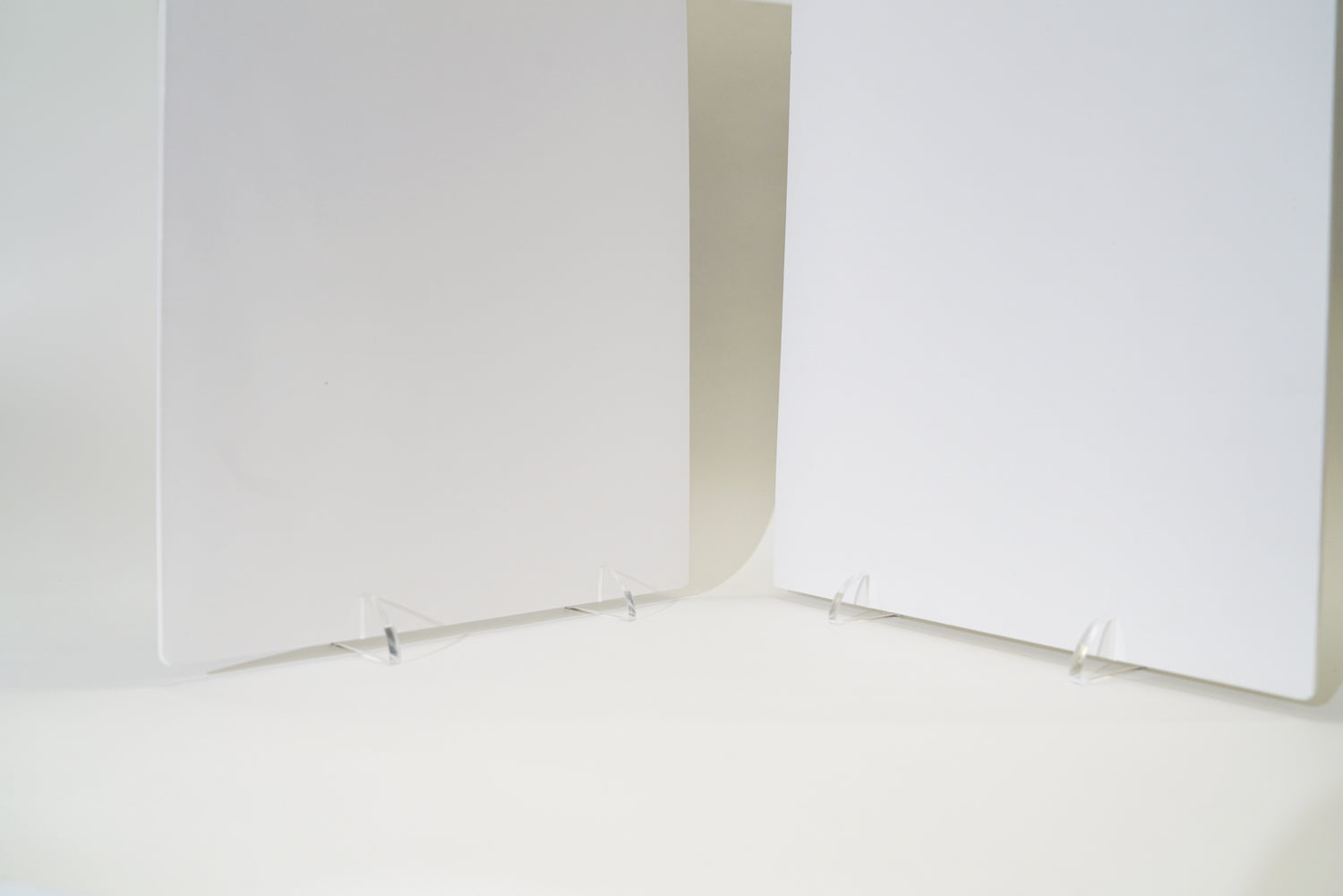 Spectrum Xpress Mini V-Flat Free Standing Black / White Reflector for Product Photography