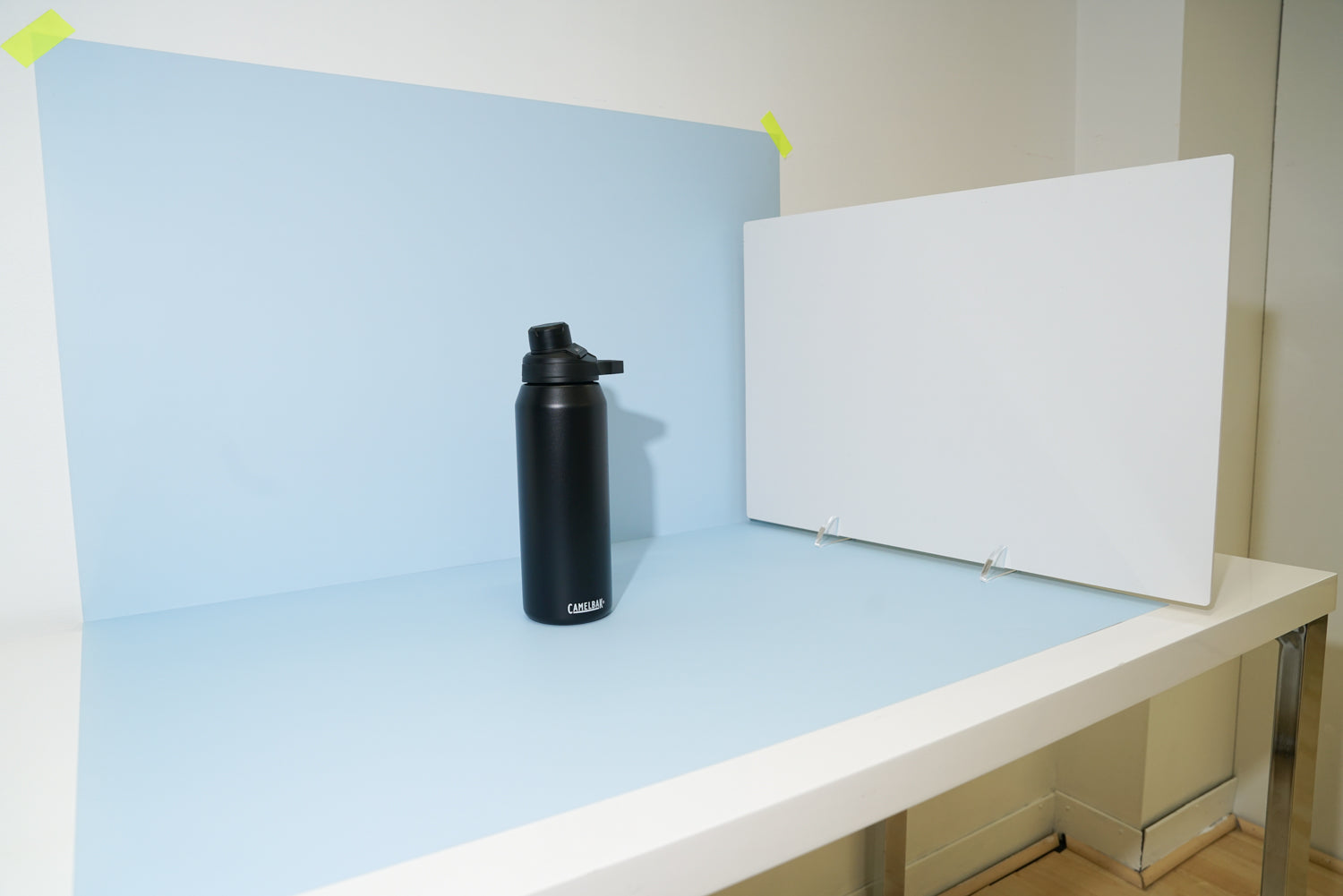 Spectrum Xpress Mini V-Flat Free Standing Black / White Reflector for Product Photography