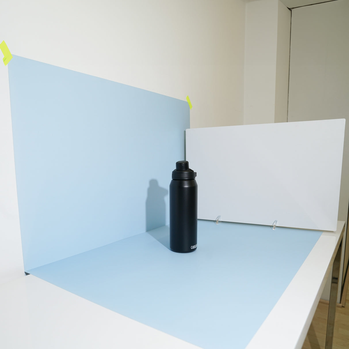 Spectrum Xpress Mini V-Flat Free Standing Black / White Reflector for Product Photography