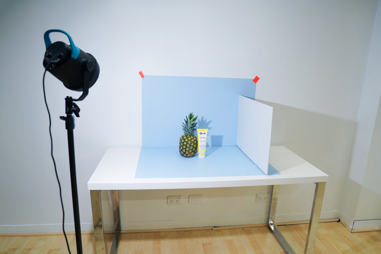 Spectrum Xpress Mini V-Flat Free Standing Black / White Reflector for Product Photography