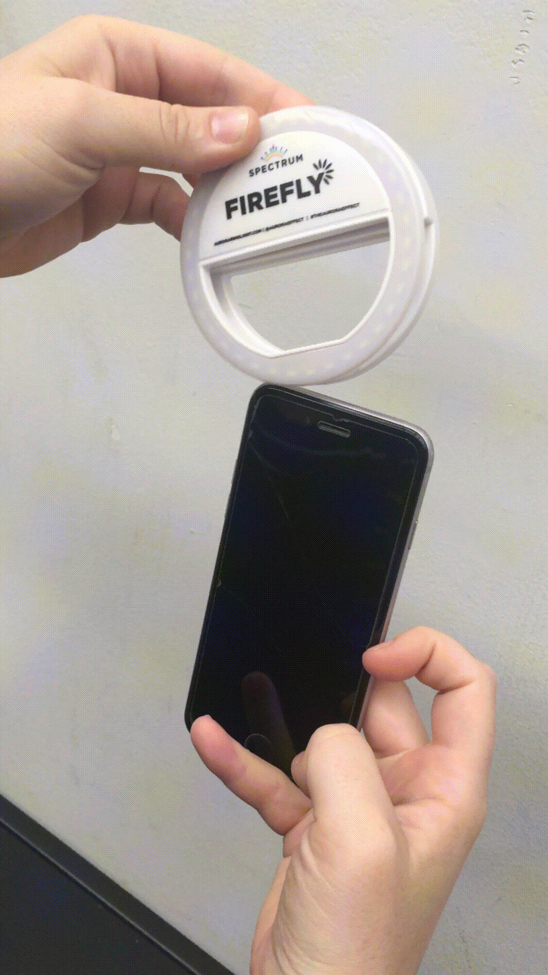 spectrum aurora firefly selfie ring light on iphone