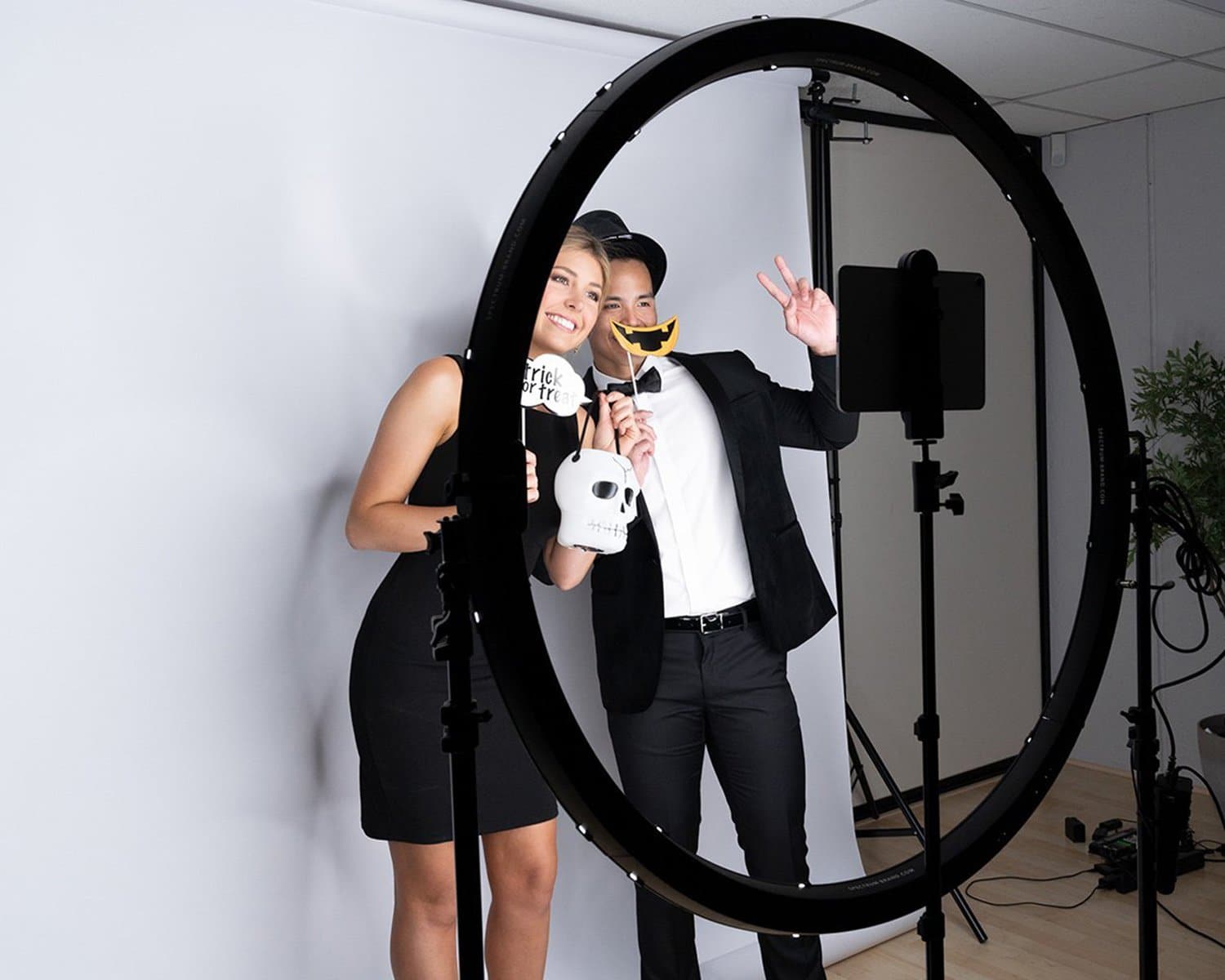 Giant Photo Booth Wedding & Events 47" LED Ring Light - Aurora Max