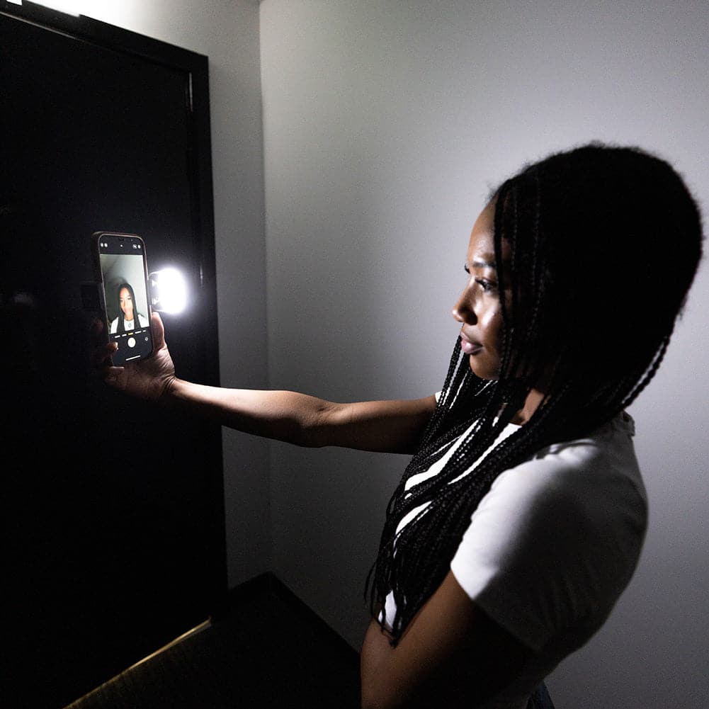 Smartphone Selfie Pocket iPhone Android LED Light - GlowGo (Mini)