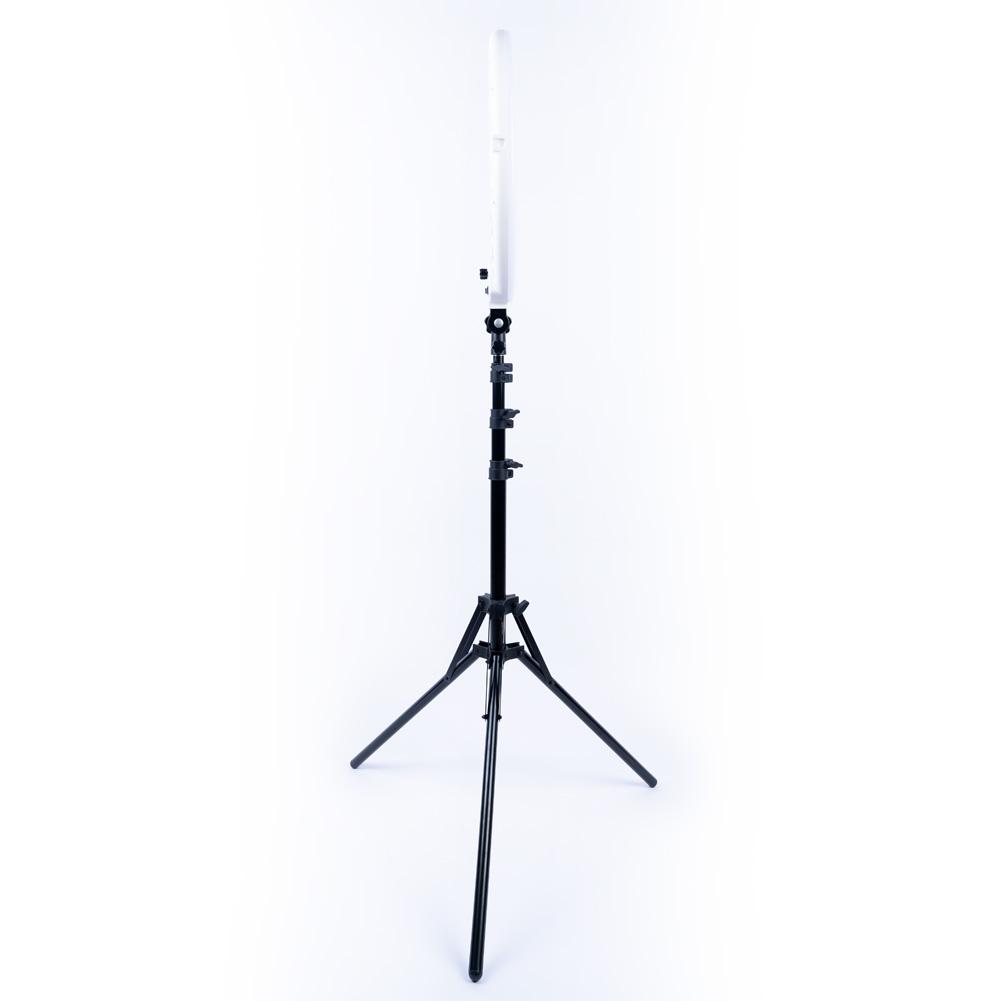 White 18" LED Ring Light & Remote - Gold Luxe III