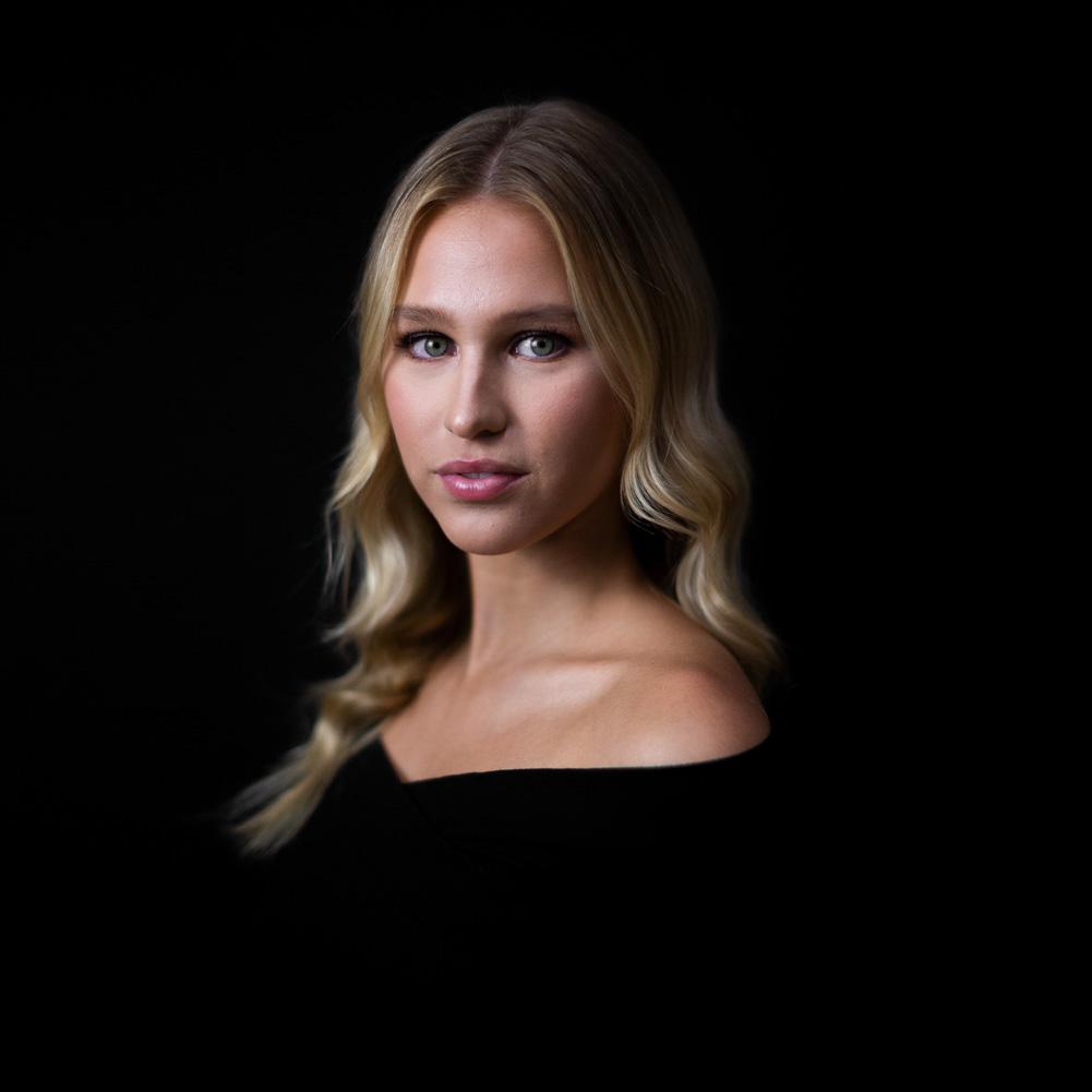 White / Black Collapsible Pop Up Backdrop with Stand & Peg Kit (1.5 x 2.1M)