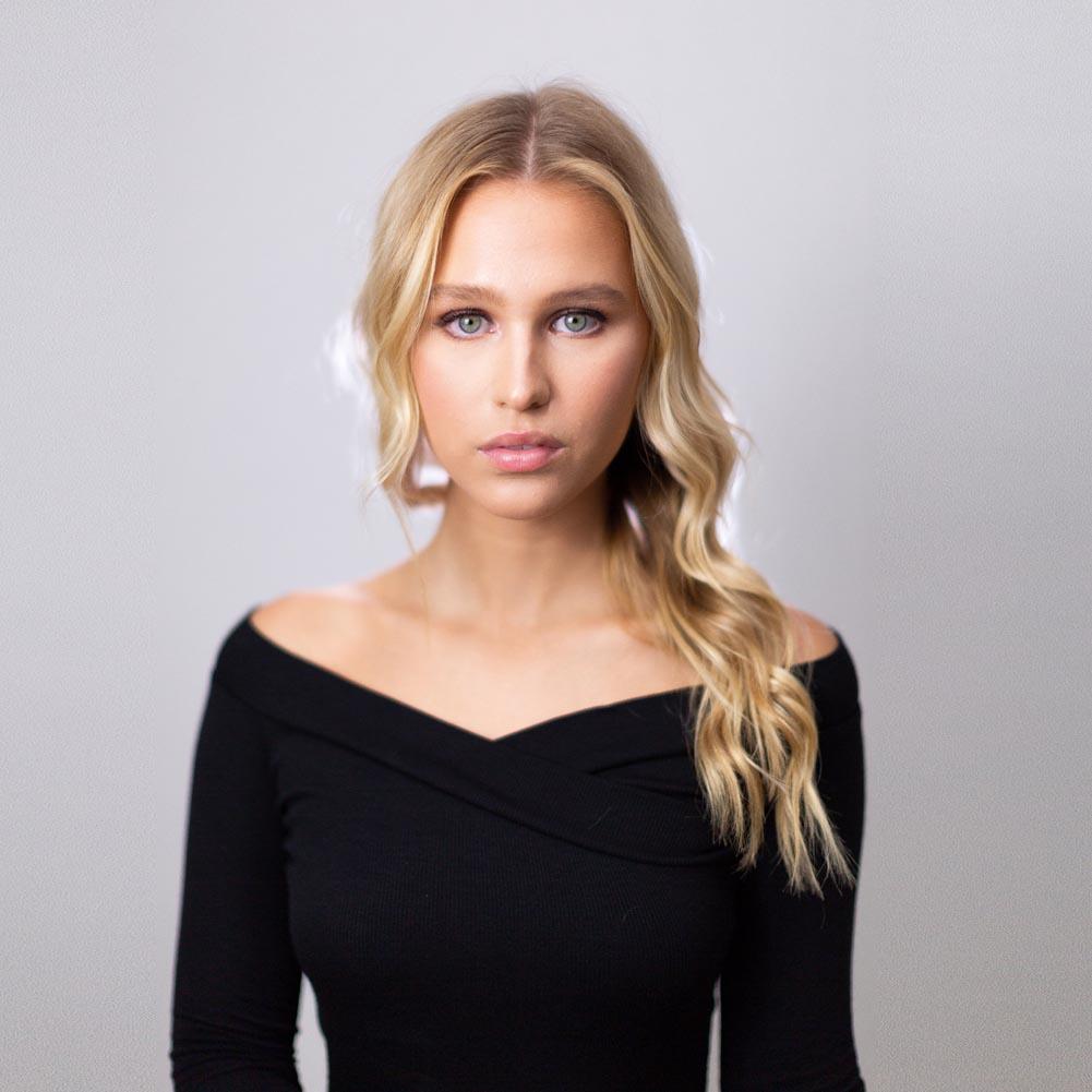 White / Black Collapsible Pop Up Backdrop with Stand & Peg Kit (1.5 x 2.1M)