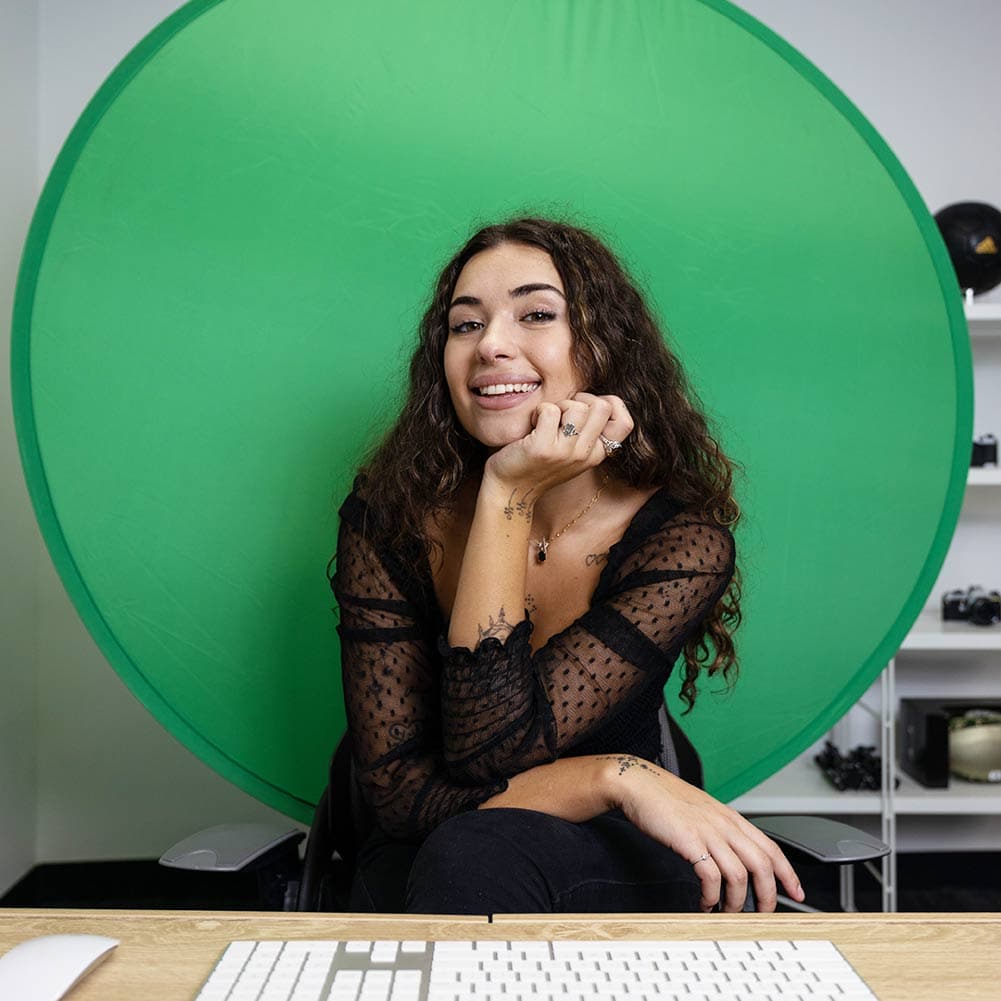 Collapsible Portable Green Screen Backdrop with Chair Attachment (56"/142cm)