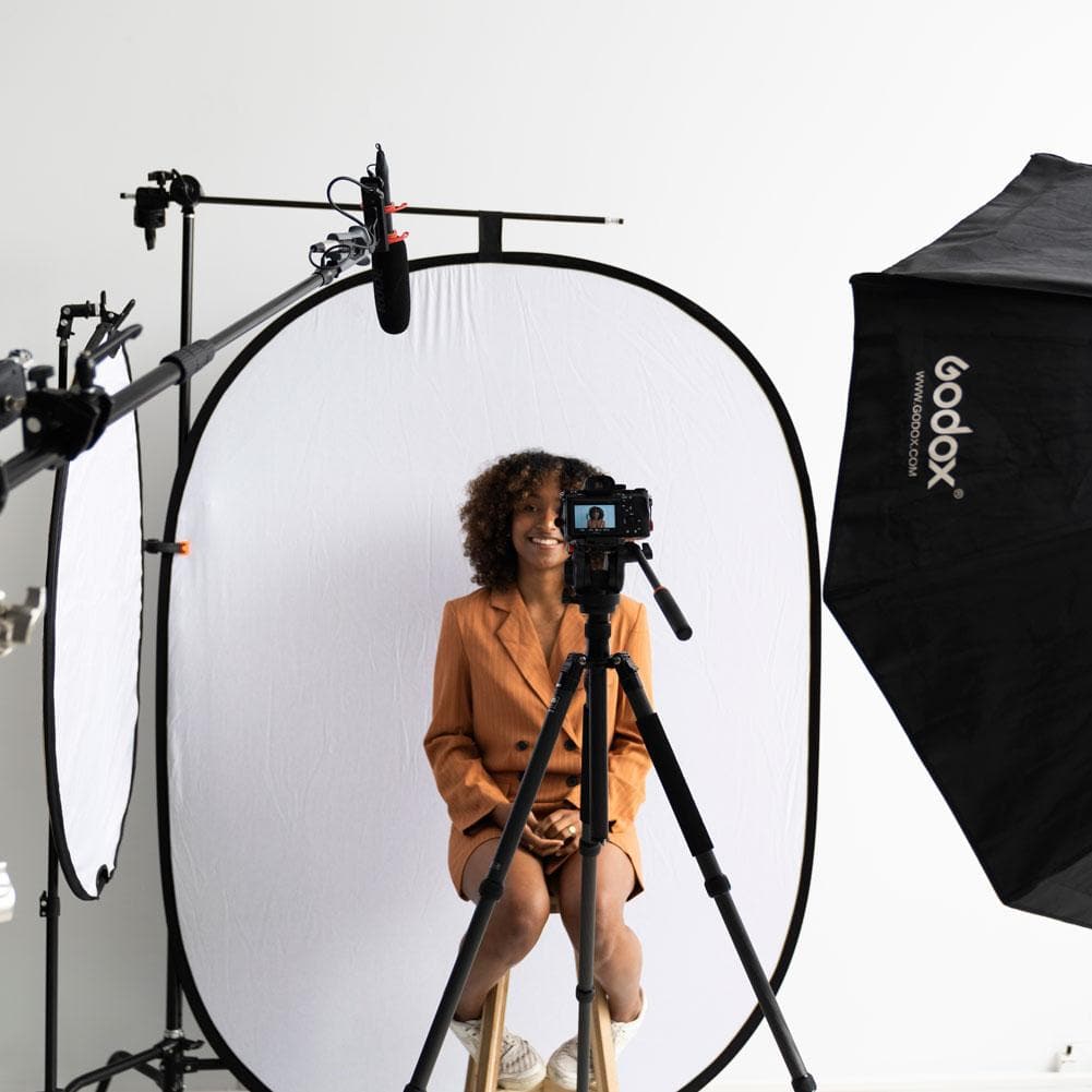 White / Black Collapsible Pop Up Backdrop with Stand & Peg Kit (1.5 x 2.1M)