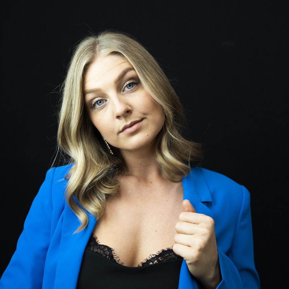 White / Black Collapsible Pop Up Backdrop with Stand & Peg Kit (1.5 x 2.1M)