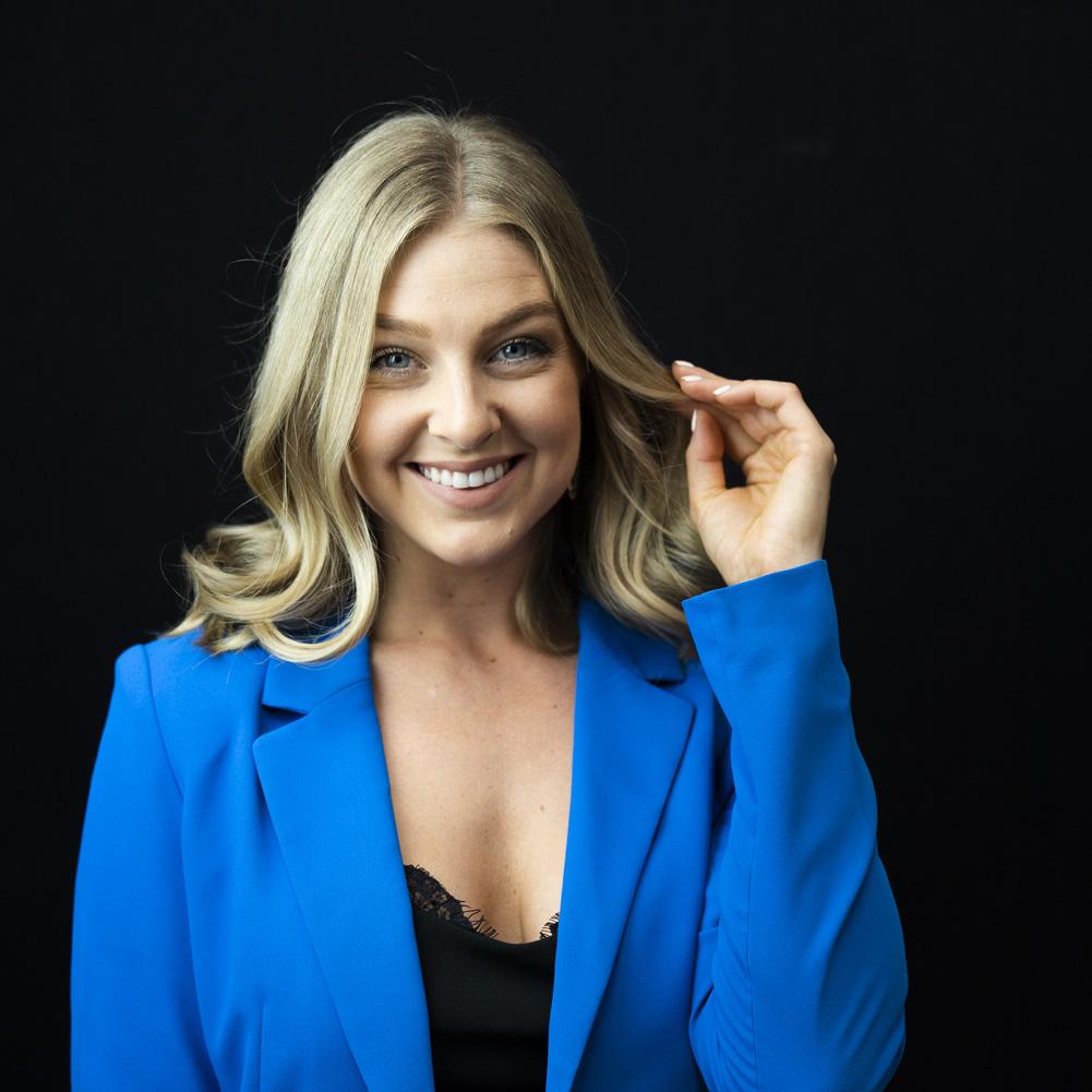 White / Black Collapsible Pop Up Backdrop with Stand & Peg Kit (1.5 x 2.1M)