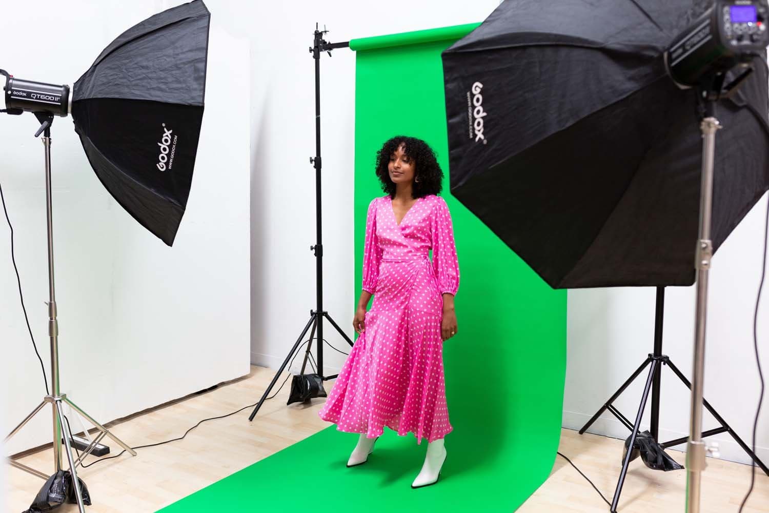 Chroma Key Green Screen Non-Reflective Half Paper Roll Backdrop (1.36 x 10M)