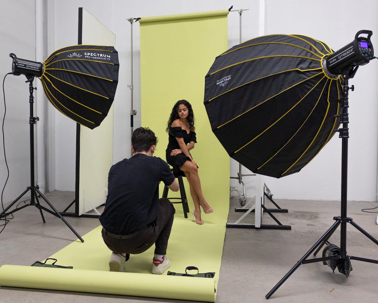 Paper Roll Paper Roll Photography Studio Backdrop Half Width (1.36 x 10M) - Smashed Avocado Green