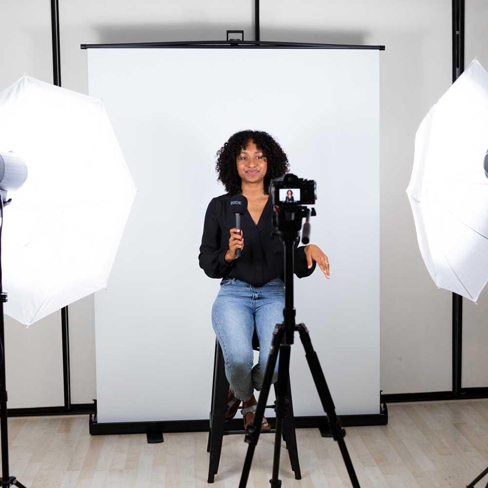 'Vlogger/Passport Master' Pull Up White Backdrop for Photography (148cm x 190cm)