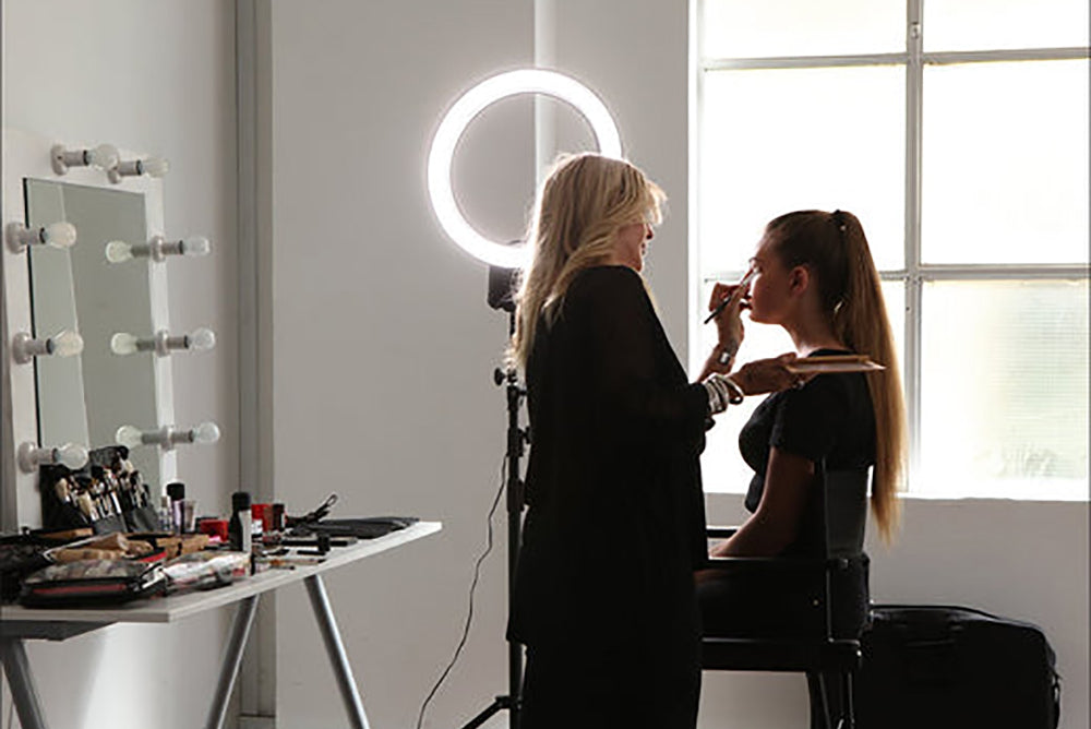Choosing the Best Lighting for Makeup Application