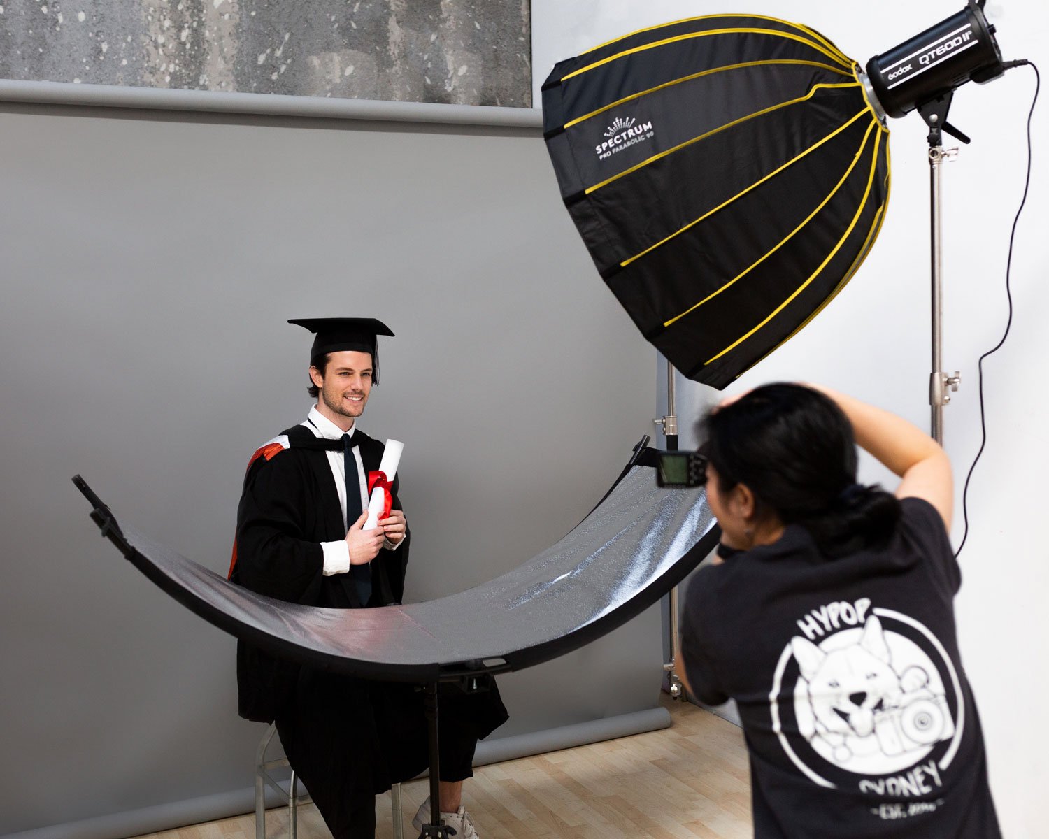 Fomito 70" Curved Reflector 4-in-1 Arclight Eyelighter for Studio Portrait Photography (Black/White/Gold/Silver) (DEMO STOCK)