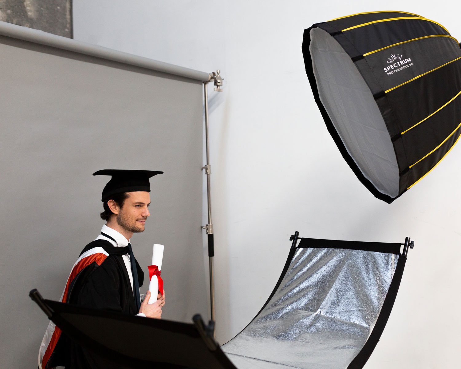 Fomito 70" Curved Reflector 4-in-1 Arclight Eyelighter for Studio Portrait Photography (Black/White/Gold/Silver) (DEMO STOCK)