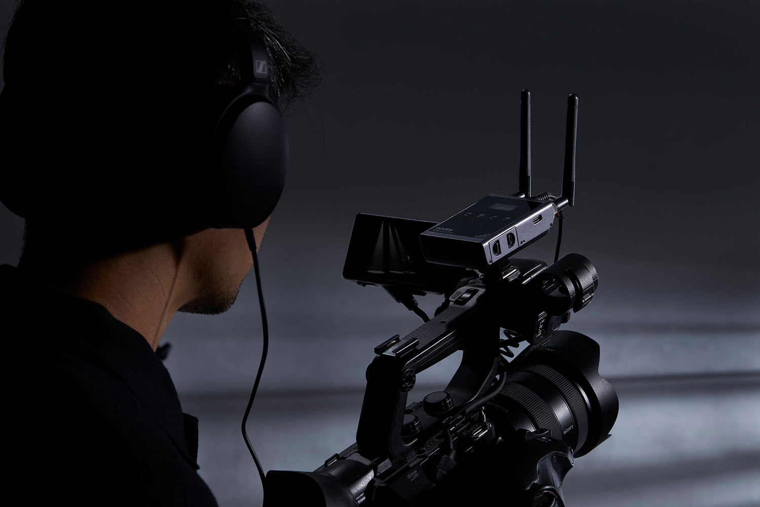 Godox WMicS1 Pro Kit 1 Camera-Mount Wireless Omni Lavalier Microphone System (514 to 596 MHz)