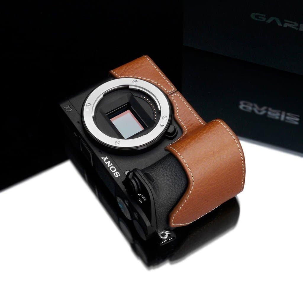 Gariz XS-CHA6500CM Genuine Leather Camera Half Case Camel for Sony A6500